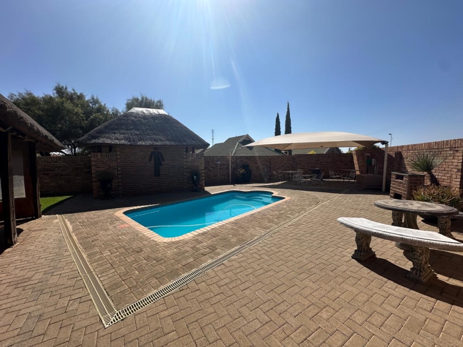 To Let 3 Bedroom Property for Rent in Groenvlei Sh Free State